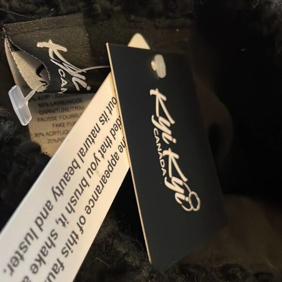 Kyi Kyi Beanie Black Multicolor Faux Fur Pom Pom New - Picture 2 of 3